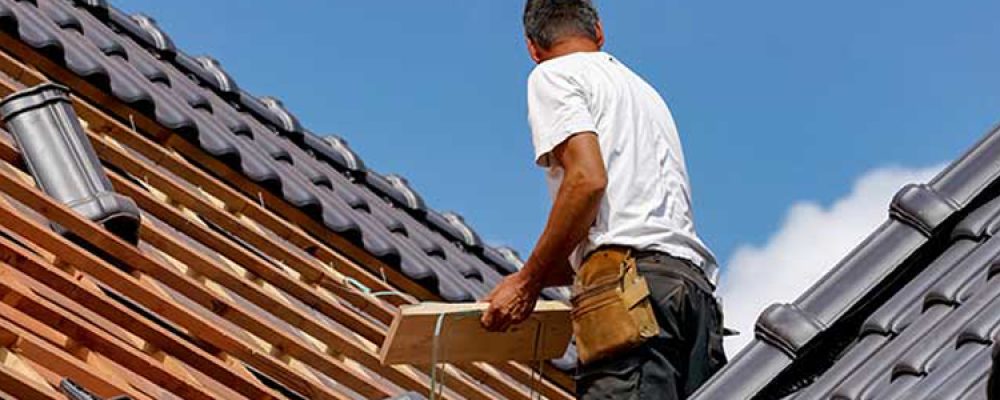 Quels sont les avantages à refaire une toiture avec l’aide d’un couvreur ?