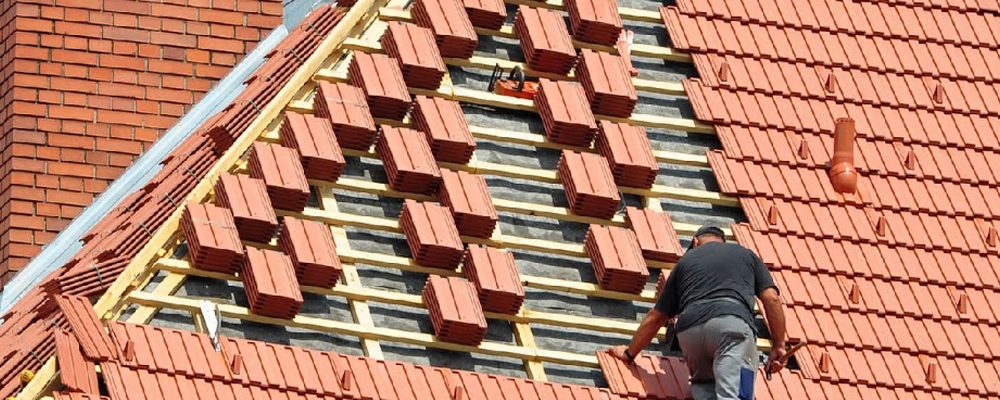 Travaux de toitures : engager un couvreur dans le 92